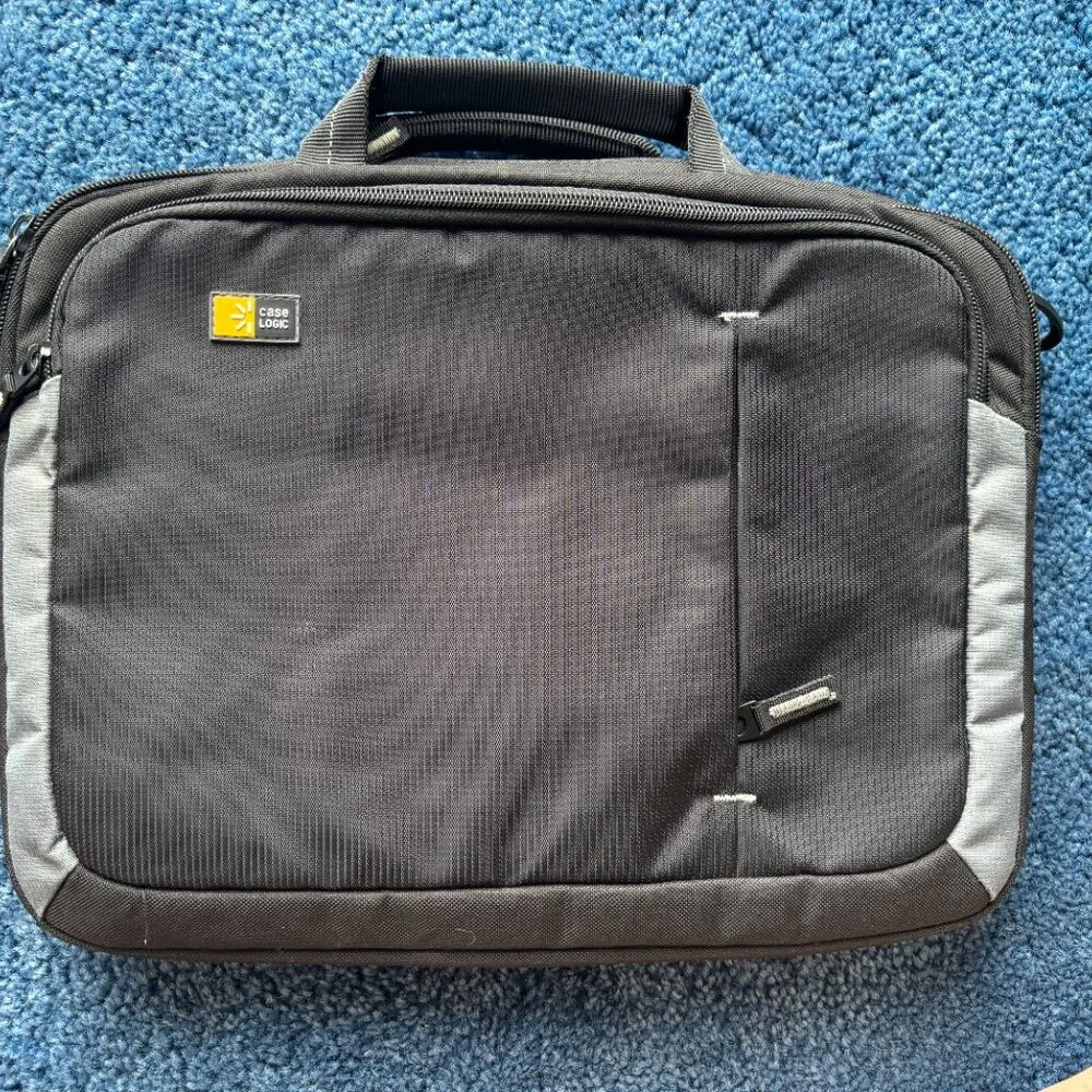 y2k/vintage: case logic laptop case